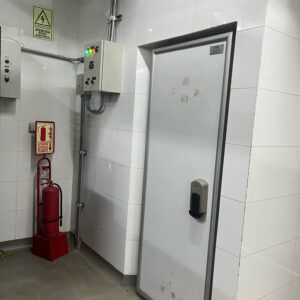 puerta cerrada camara frigorifica